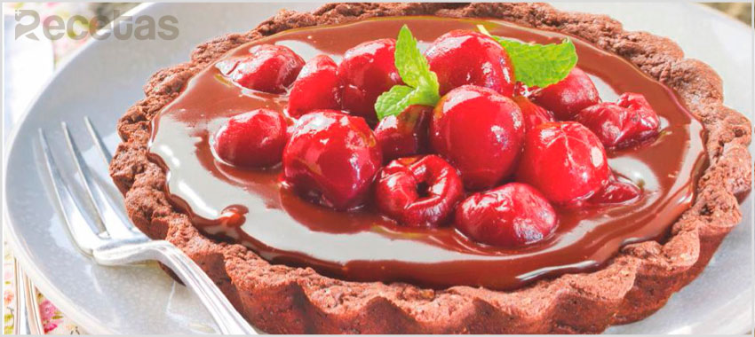 Tartaletas de chocolate y cerezas